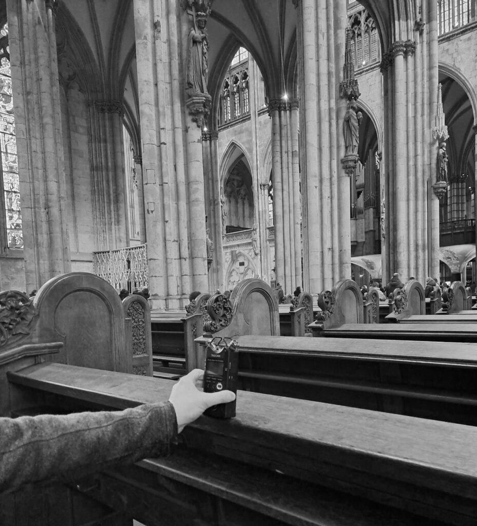 Closeup shot of the Tascam DR-40X audio recorder in A-B-recording mode capturing the ambient sound at Cologne cathedral 
